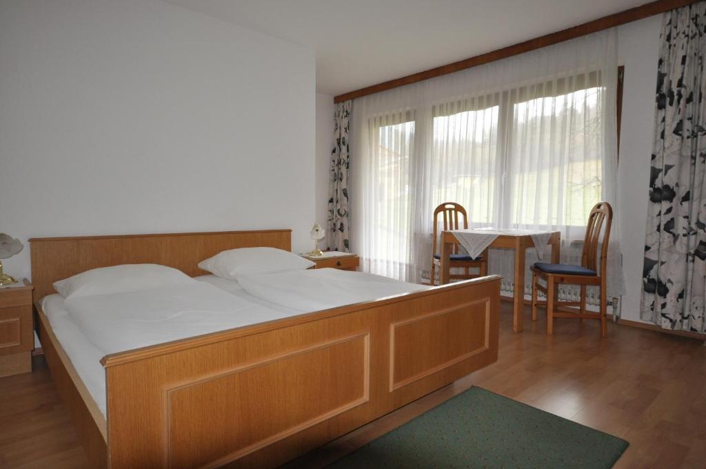 Gaestehaus Pension Edelweiss Kolsass Luaran gambar