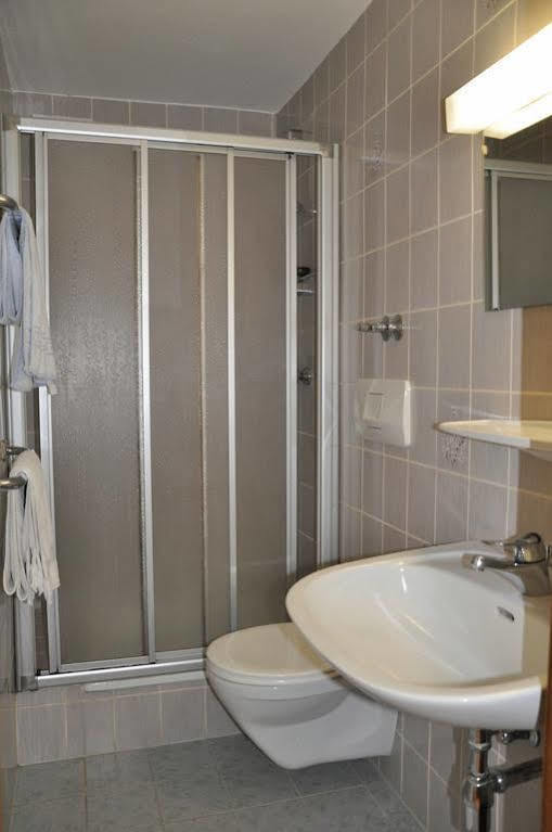 Gaestehaus Pension Edelweiss Kolsass Luaran gambar